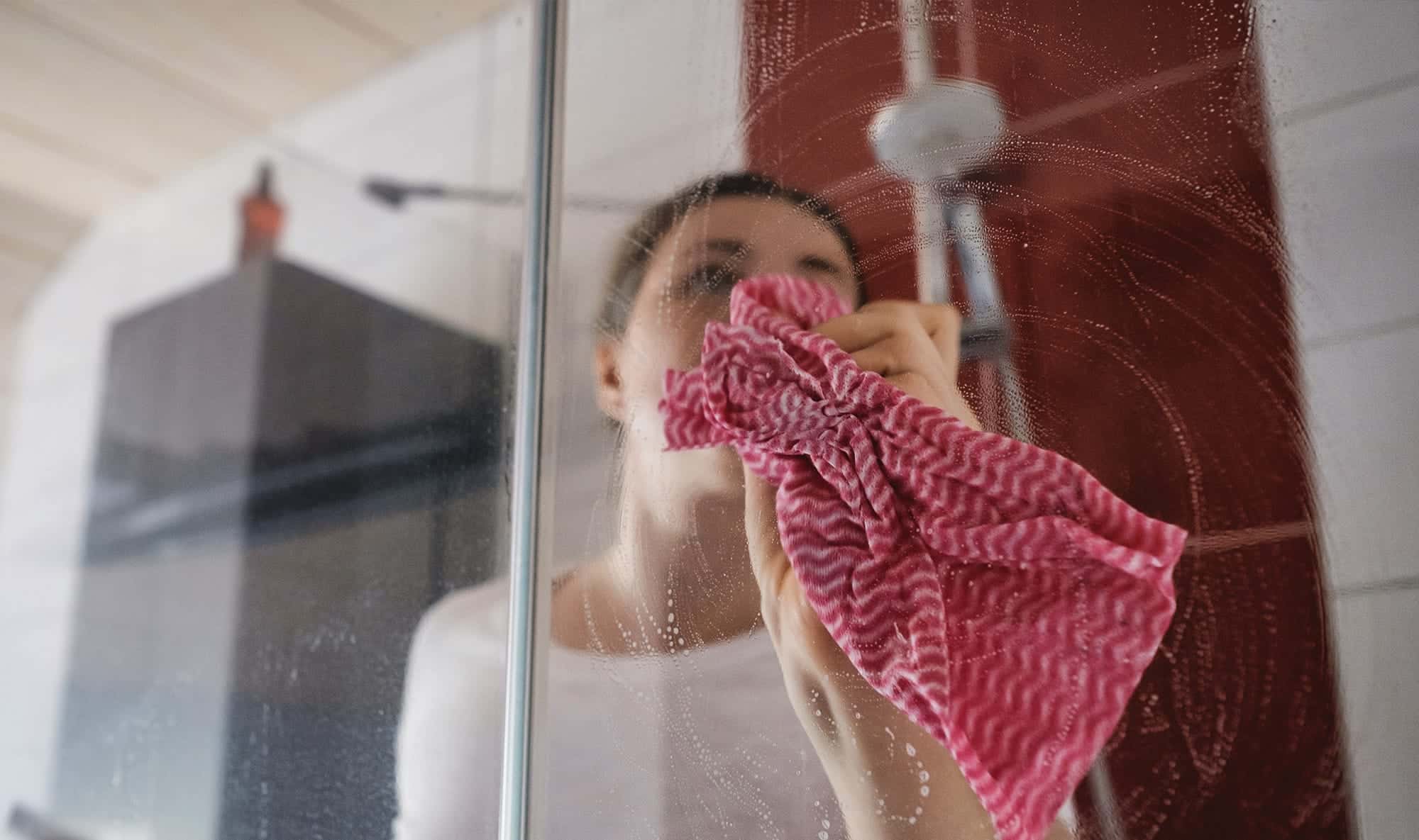 Os 5 hábitos de limpeza que geram humidade em casa