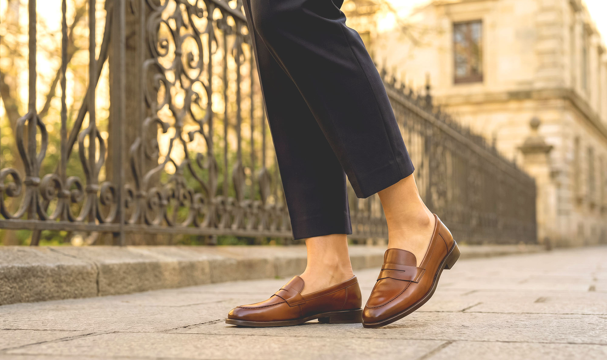 Como tirar manchas de sapatos de pele